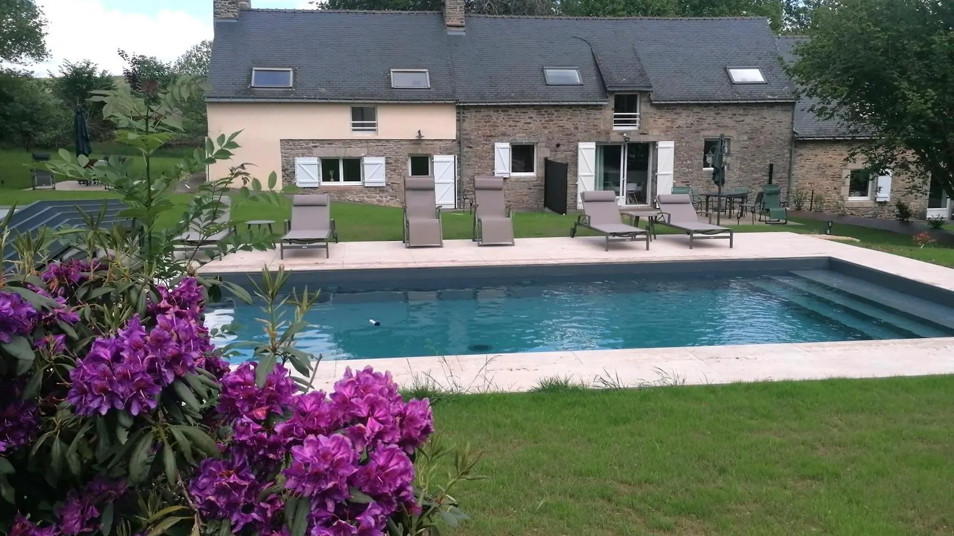 Les Gites De L'Etang De La Foret 2 Brandivy